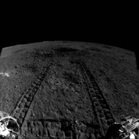 Ровер Yutu-2 обнаружил необычное вещество на поверхности Луны 5 wycmqyvcnyoway7ayuxbofgwpeymri 1