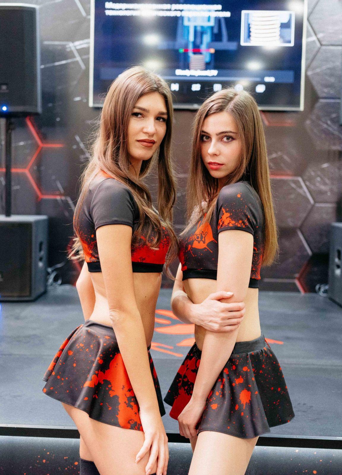 18+. Самые сексуальные девушки ИгроМира и Comic Con Russia 2019. День 2 59 1015071 2000