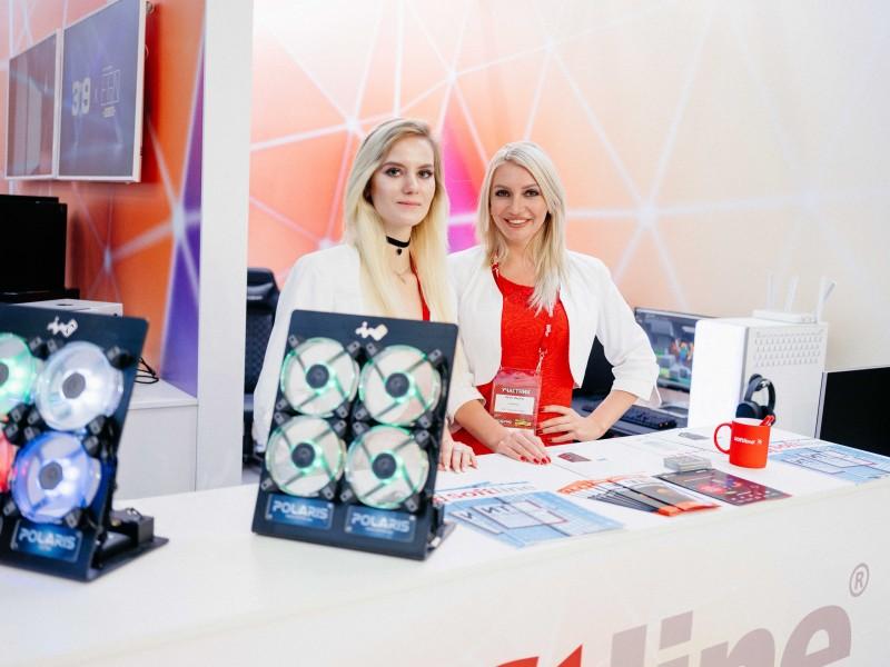 18+. Самые сексуальные девушки ИгроМира и Comic Con Russia 2019. День 2 53 1015780 800