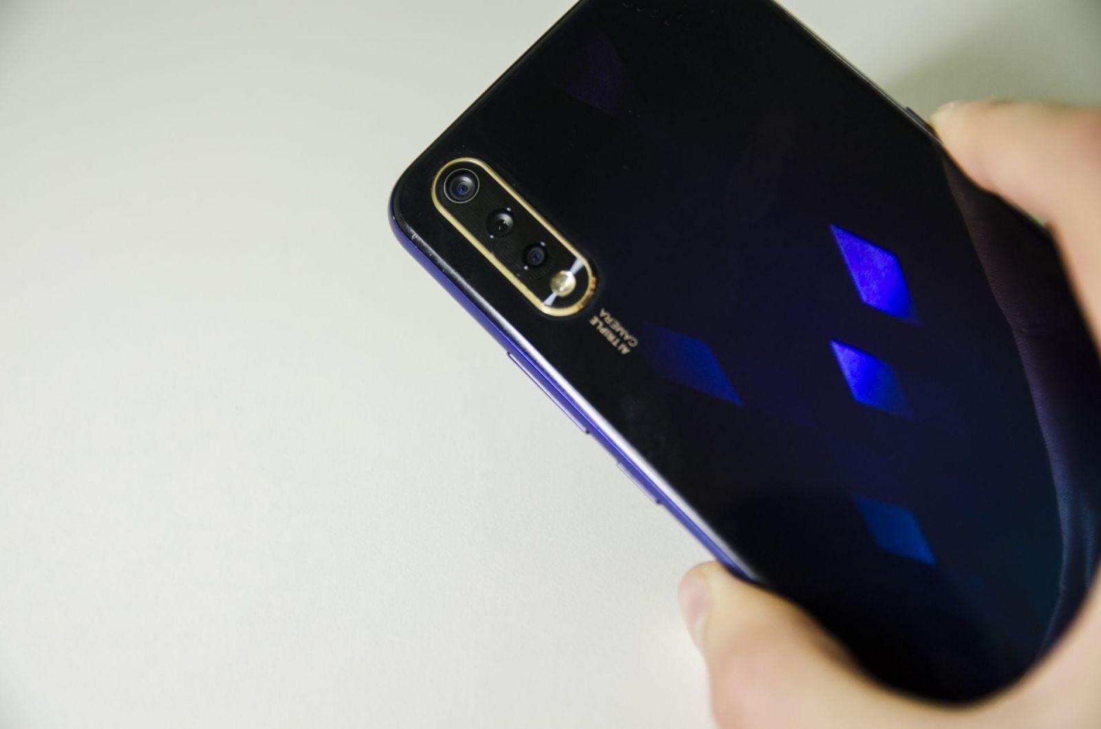 Обзор Vivo V17 Neo — тот самый крепкий середнячок 25 1 7 e1571057821338