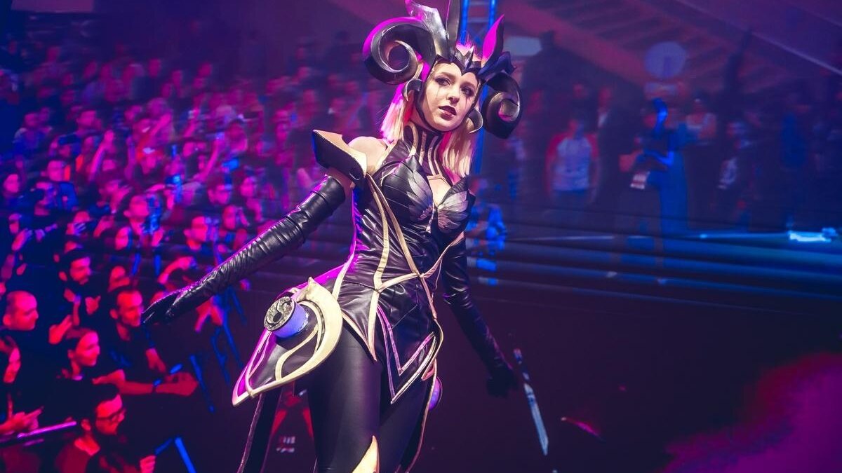18+. ИгроМир и Comic Con Russia 2019. Самый необычный косплей. День 1 72 cosplay day1 26
