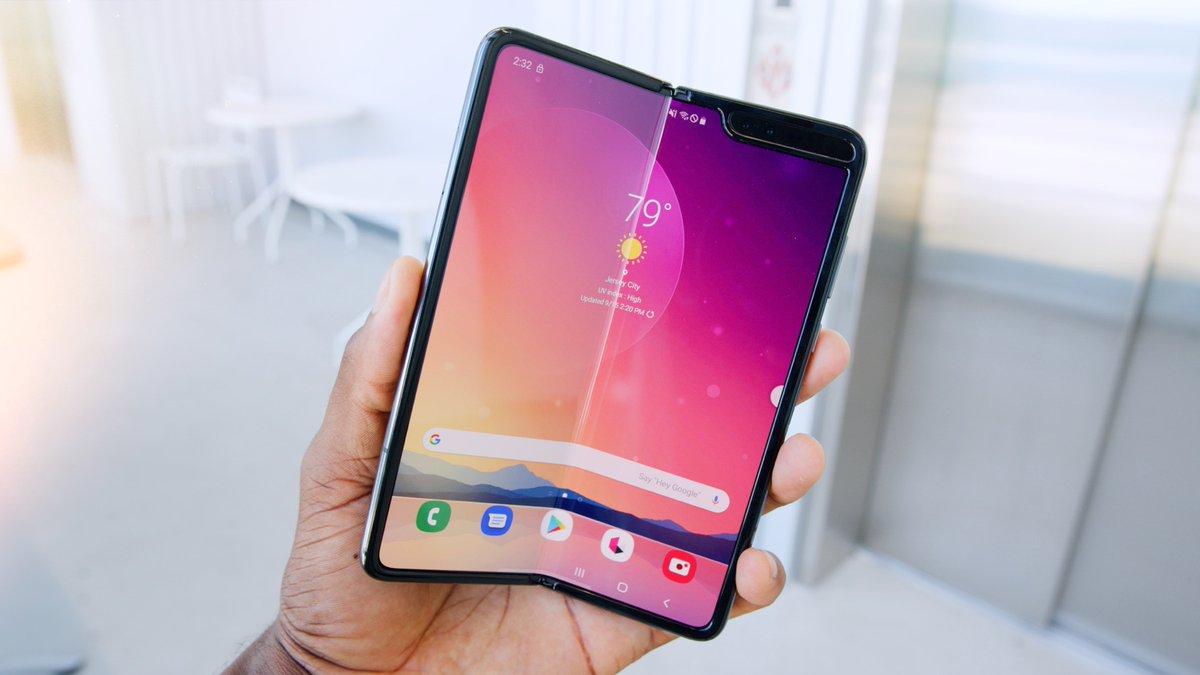 В России стартуют продажи складного смартфона Samsung Galaxy Fold 5