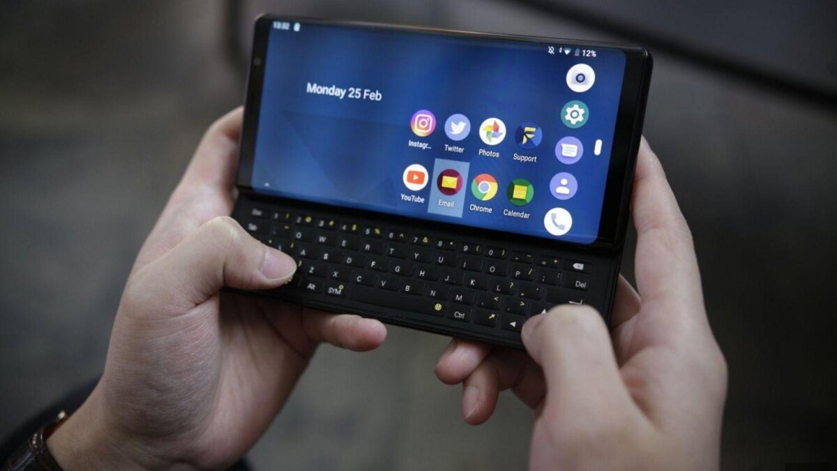 В продажу поступил смартфон F(x)tec Pro1 с выдвижной клавиатурой 4 f x tec pro 1 prototype hands on 1