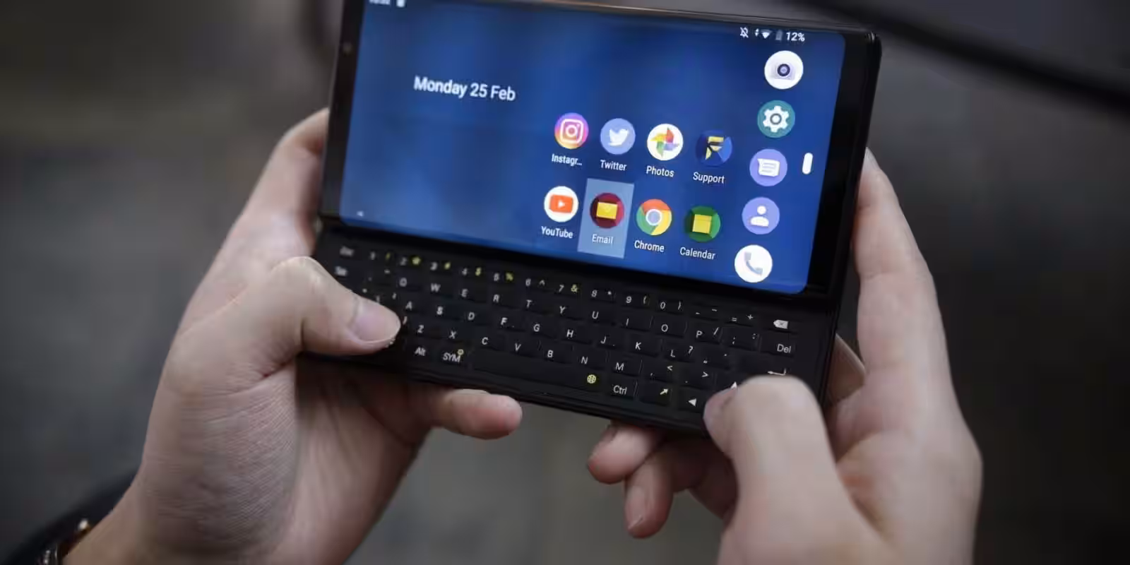 В продажу поступил смартфон F(x)tec Pro1 с выдвижной клавиатурой 4 f x tec pro 1 prototype hands on 1