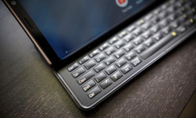В продажу поступил смартфон F(x)tec Pro1 с выдвижной клавиатурой 7 f x tec pro 1 prototype hands on 12