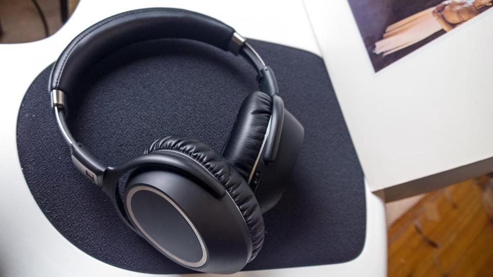 Sennheiser представила саундбар с технологией 3D-звучания и улучшенные наушники 9 sennheiser pxc550 review main image 1