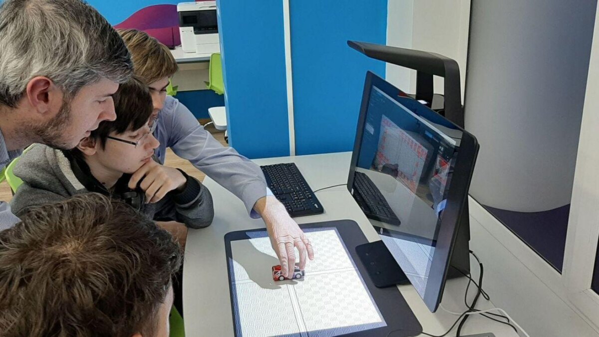 HP запускает первый в России класс будущего HP Learning Studio 7 5 1 scaled