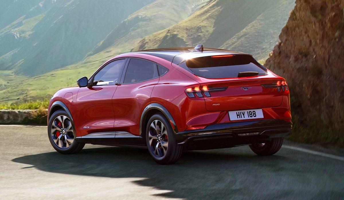 Ford раскрыл дату выхода электрического кроссовера Mustang Mach-E 6 ford mustang mach e02