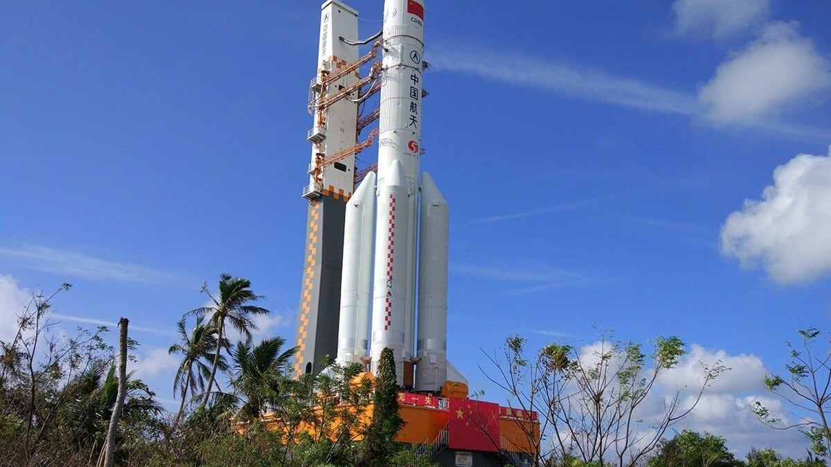 long march 5 rollout 2016 10 28 img3 1200x800 1