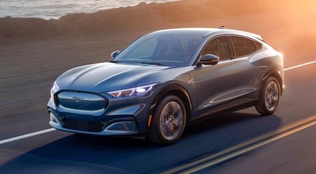 Ford раскрыл дату выхода электрического кроссовера Mustang Mach-E 7 mustang mach e 10 1 640x354 1