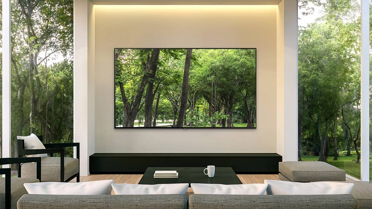 Samsung представит безрамочные телевизоры на CES 2020 3 ph feature see the picture not the tv 156888401 1280x720 1