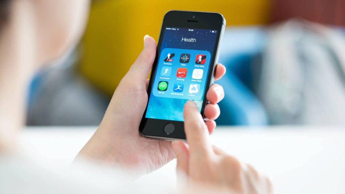 В России вступит в силу запрет на продажу смартфонов без отечественного софта 2 touchscreen phones