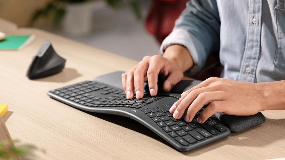 Logitech выпустила эргономичную изогнутую клавиатуру Ergo K860 3 screen shot 2020 01 13 at 4.51.00 pm.5