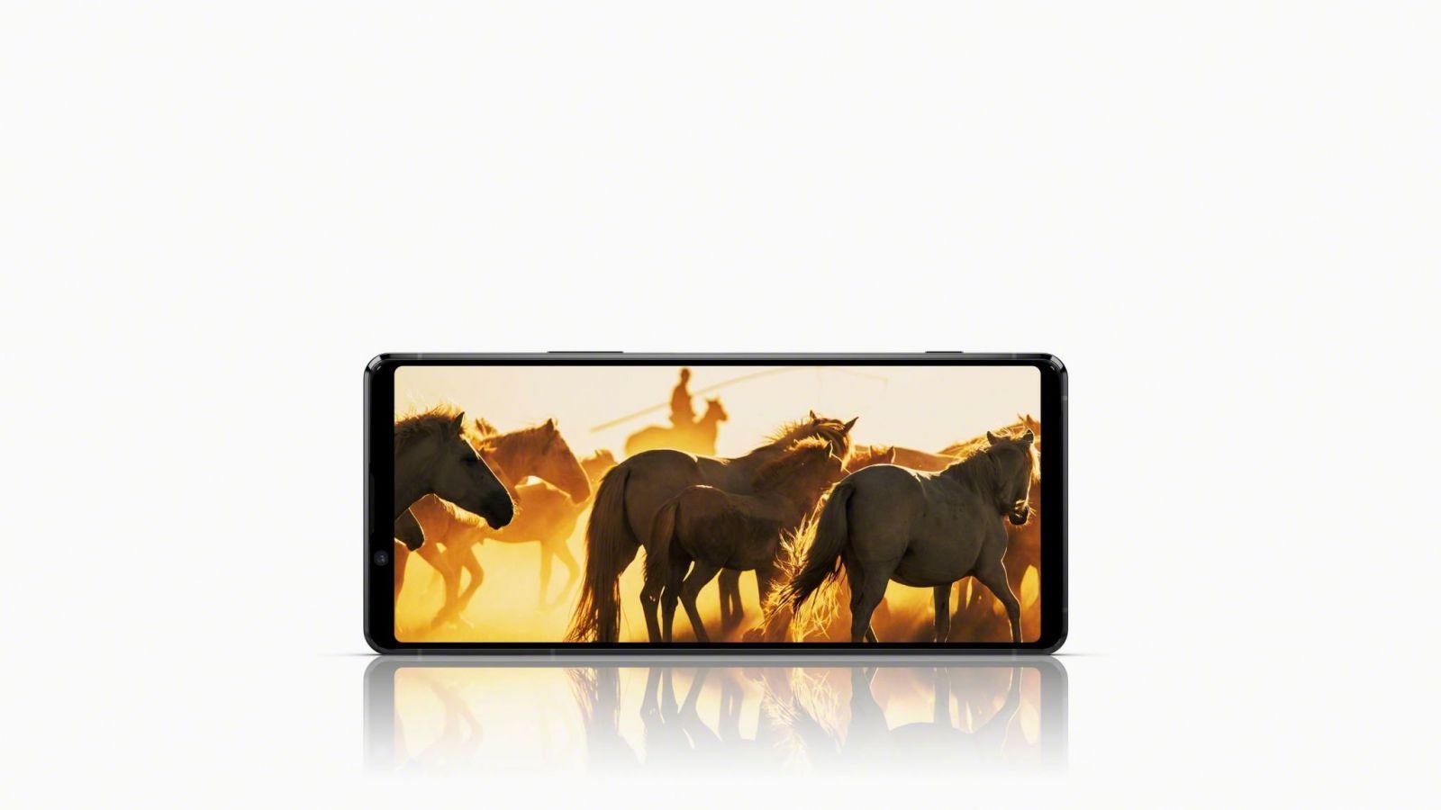 Sony официально представила флагманский 5G-смартфон Xperia 1 II 19 203 display main black large scaled