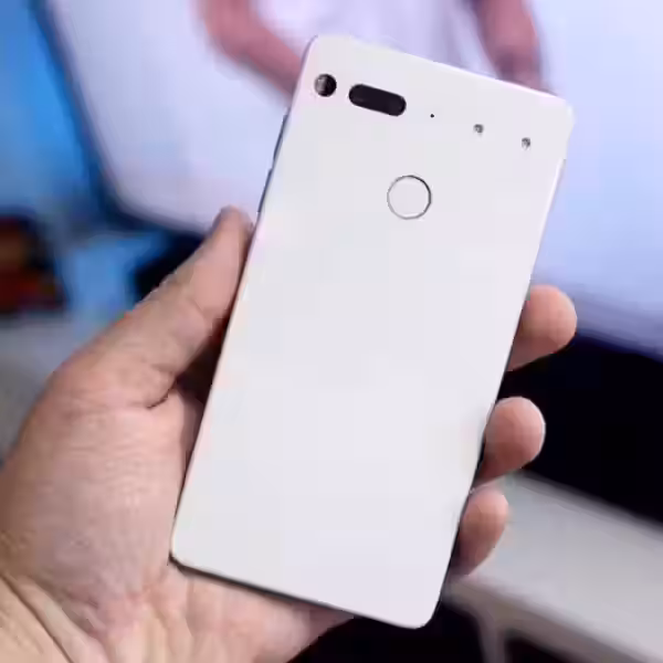 essential phone white 01