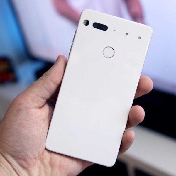 essential phone white 01
