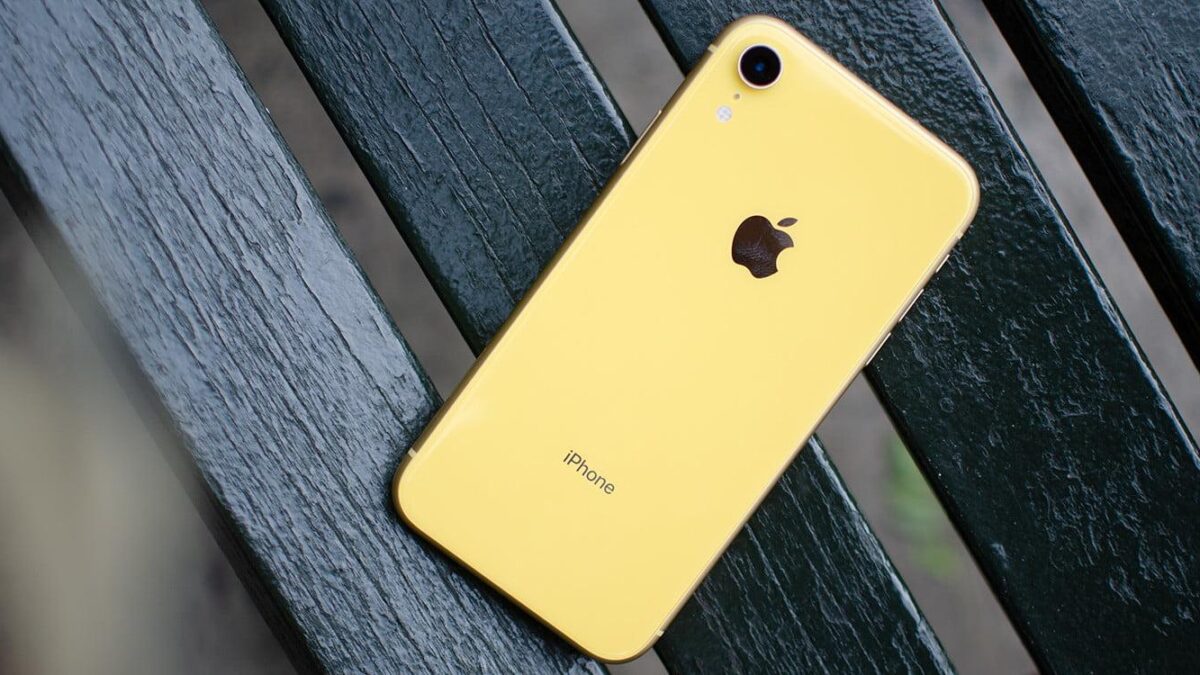 iphone xr review feat