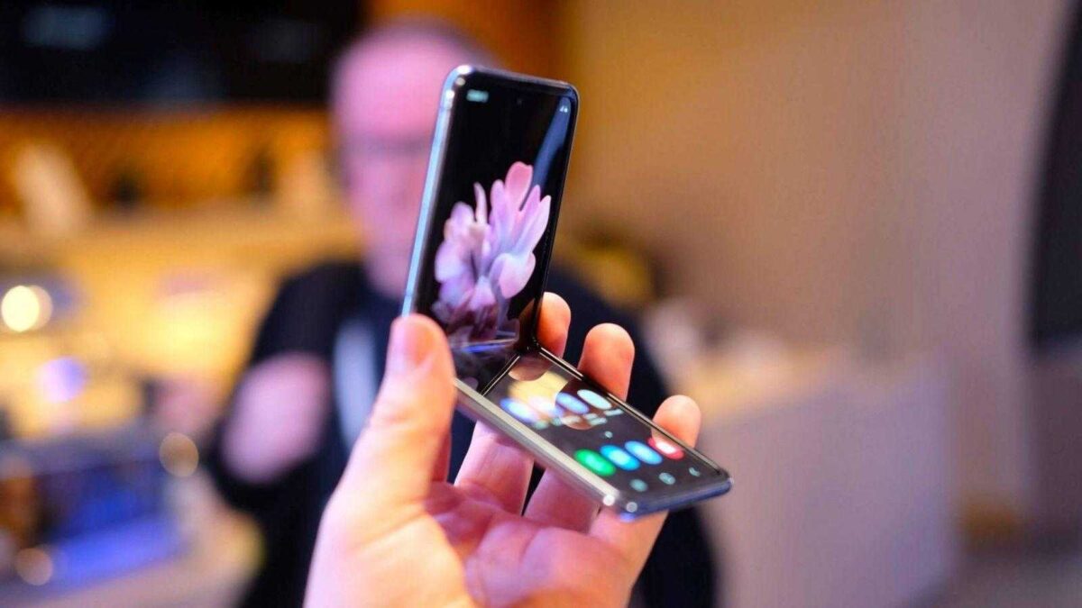Samsung Galaxy Z Flip достойно прошёл тест на прочность 4 samsung galaxy z flip 3 scaled 1