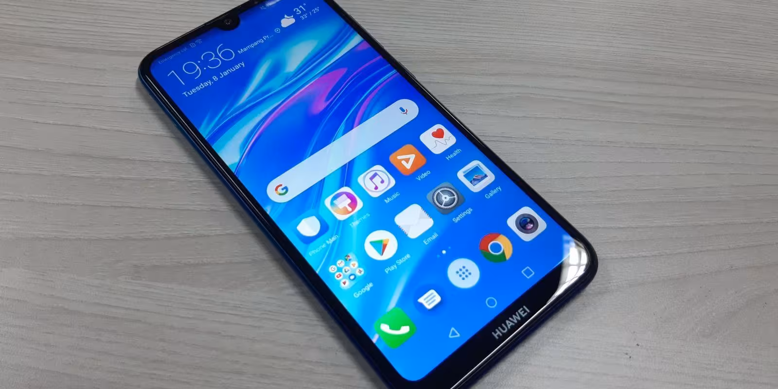 Huawei Nova 7 получит процессор Kirin 985 2 2019 smartphone huawei y7 pro 2019 lies on a wooden table 133245 19