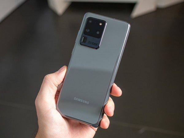 Смартфоны Samsung Galaxy S20 поступили в продажу в России 4 galaxy s20 ultra grey back in hand