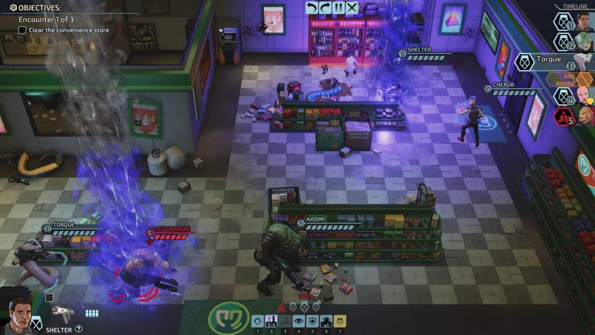 Сцена боя в игре XCOM 2 в магазине с разбитыми товарами