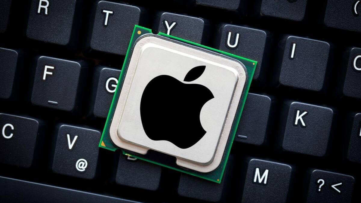 Процессор Apple на компьютерной клавиатуре крупным планом