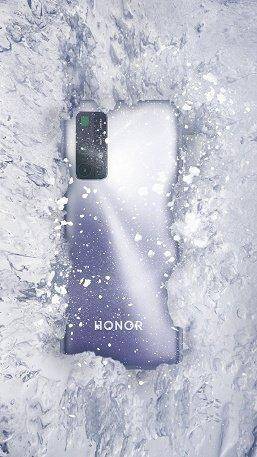 В сеть слили фотографии Honor 30 Pro 8 Задняя панель Honor 30 Pro в снегу с камерой и логотипом