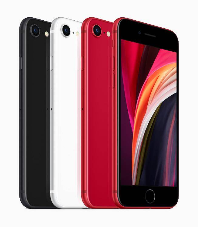 Обзор iPhone SE 2022 спереди и сзади трех цветов