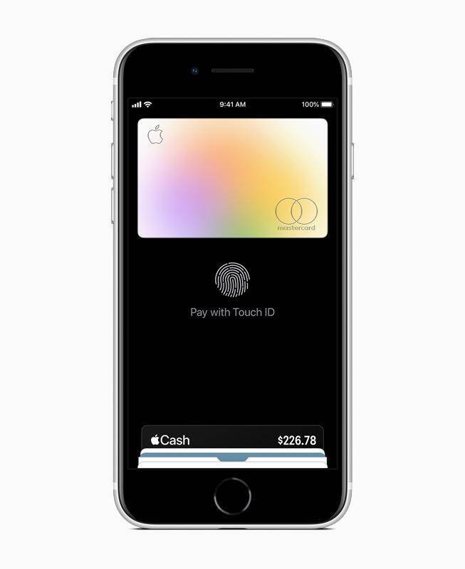 Экран iPhone SE с отображением Apple Pay и кредитной картой