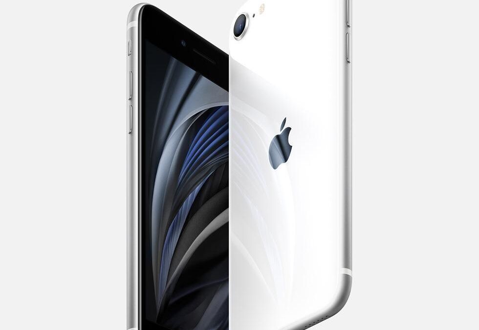 Фронтальный и задний камеры iPhone SE 2022 с боковыми кнопками