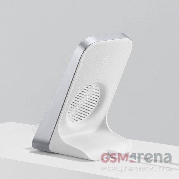 OnePlus выпустит несколько аксессуаров в день презентации линейки OnePlus 8 9 OnePlus 8 series wireless charging dock, screen protector, and transparent bumper case leak