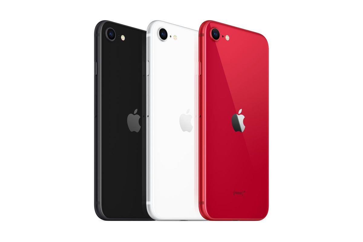 Apple наконец-то выпустила новый iPhone SE. Стоит от 40 000 рублей 7 iphone se allcolors 34br screen.0