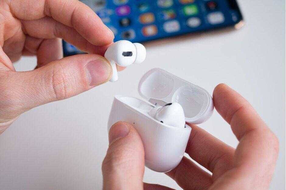 Как сделать Apple AirPods и AirPods Pro громче 15 Беспроводные наушники AirPods в чехле для зарядки