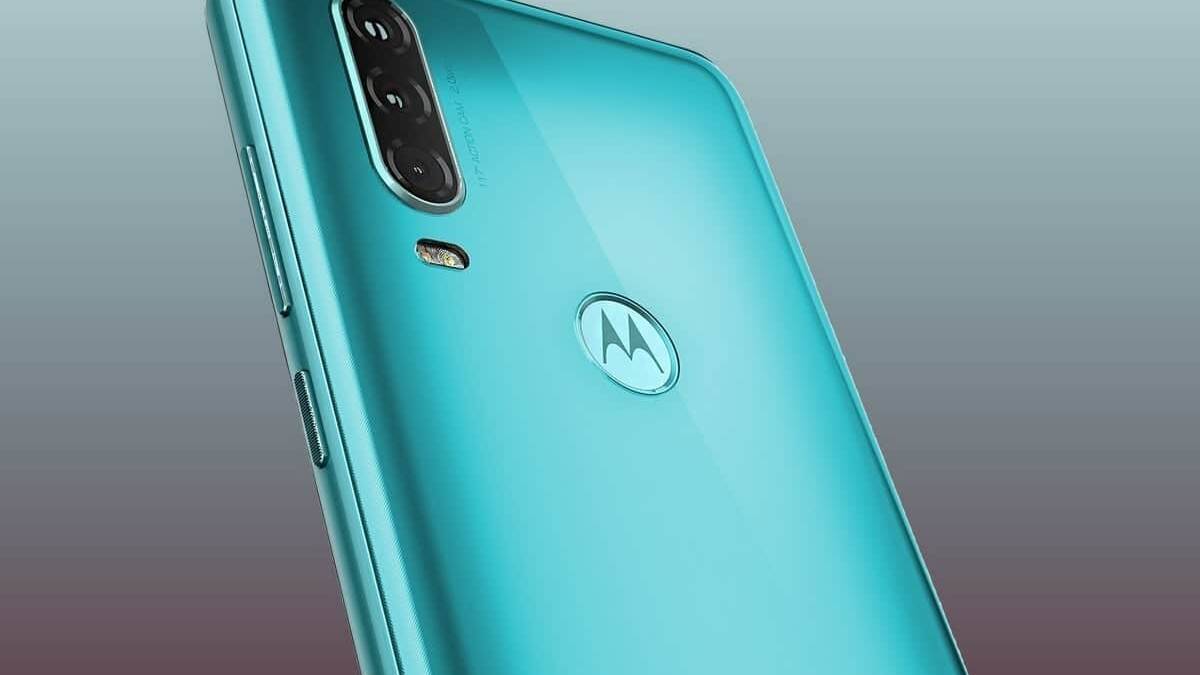 Задняя часть Motorola One Fusion с тройной камерой