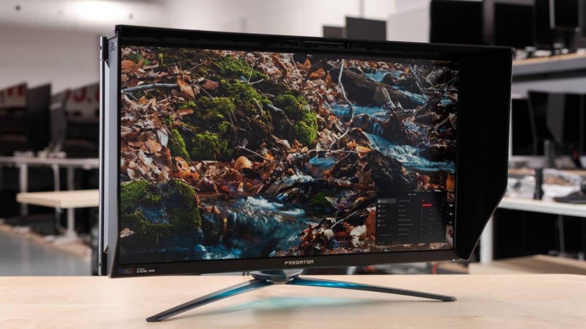 Игровой монитор Predator XB273 GX на столе в помещении