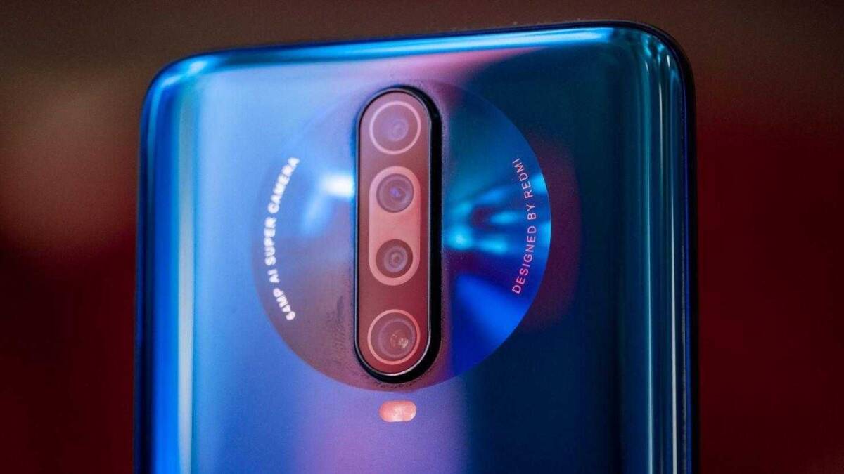 Задняя панель смартфона Xiaomi Mi Note 10 Lite с четырьмя камерами и подсветкой