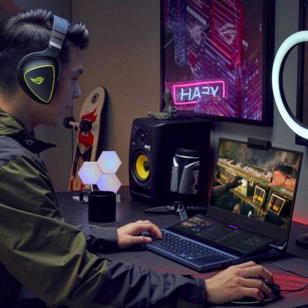 rog zephyrus duo 15 gx550 scenario photo 04