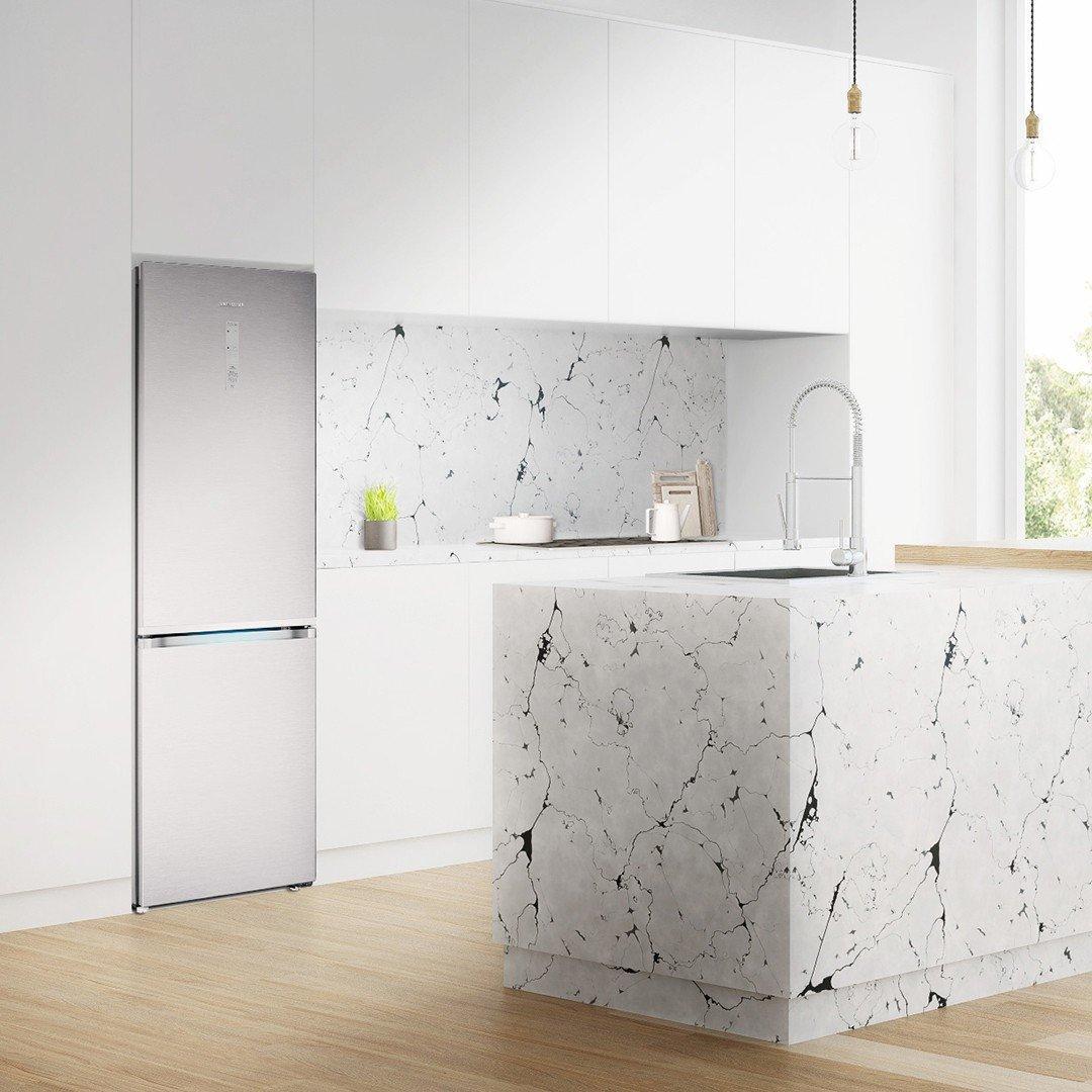 samsung bottom freezer refrigerator rb7000j rb41r7899sr ef square lifestyle image 02