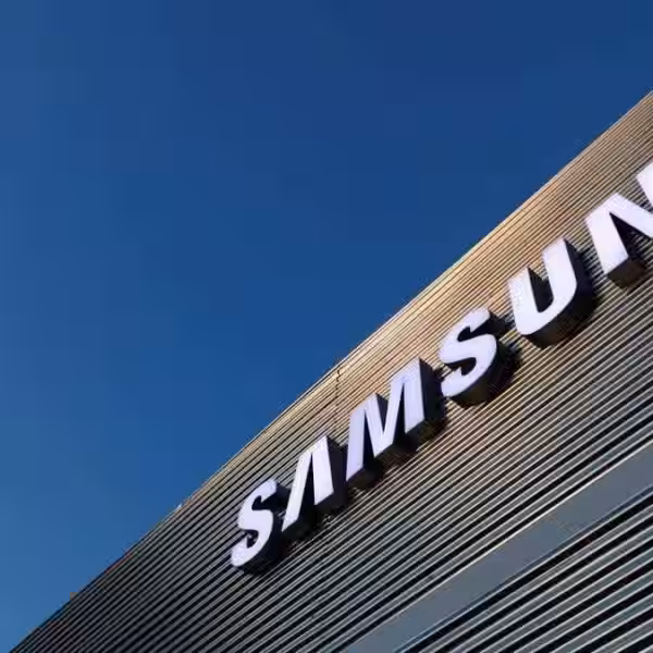 samsung opens first store in shanghai sees apple store 5dac8c355e08c large