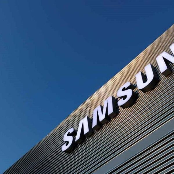 samsung opens first store in shanghai sees apple store 5dac8c355e08c large