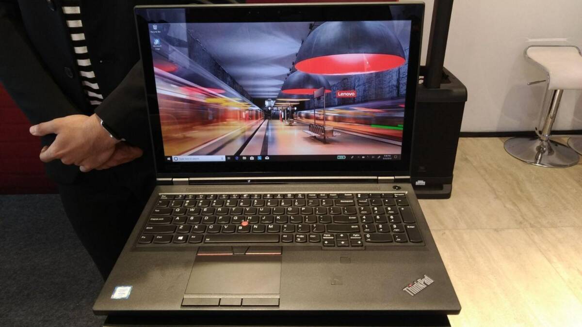 Ноутбук Lenovo ThinkPad с клавиатурой и экраном