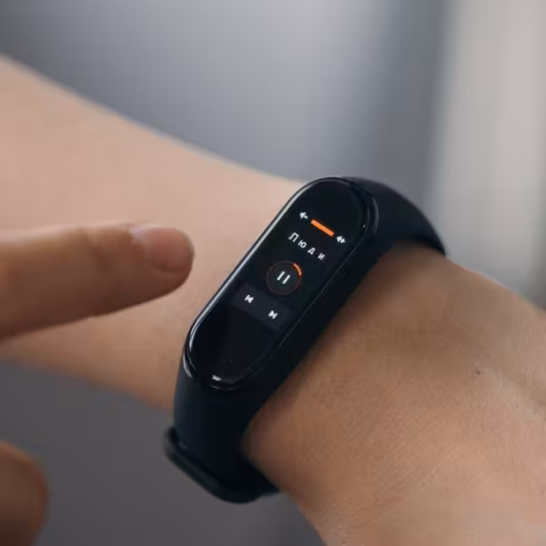 1528589229 xiaomimiband4 2.jpg.a0585f7b67dd55c914540417f672a076