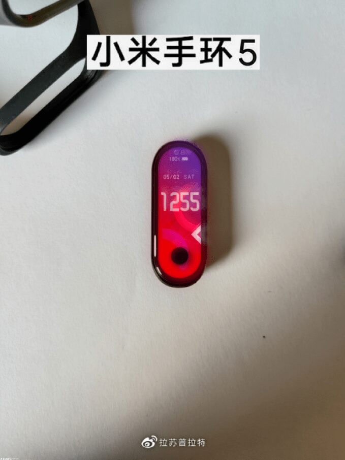 Фитнес-браслет Xiaomi Mi Band 5 дисплей с временем