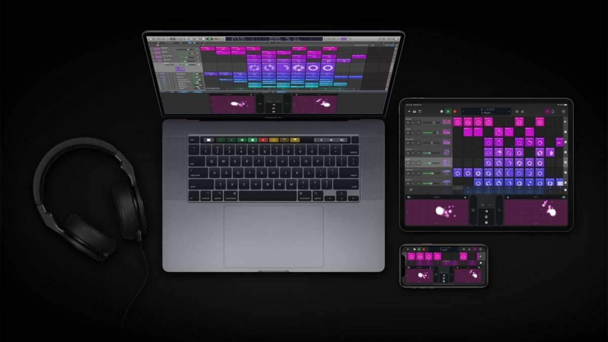 apple_logic-pro-update_headphones-macbookpro_05122020_big-jpg-large_2x