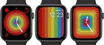 Три умных часа Apple Watch с радужными циферблатами и ремешками Pride