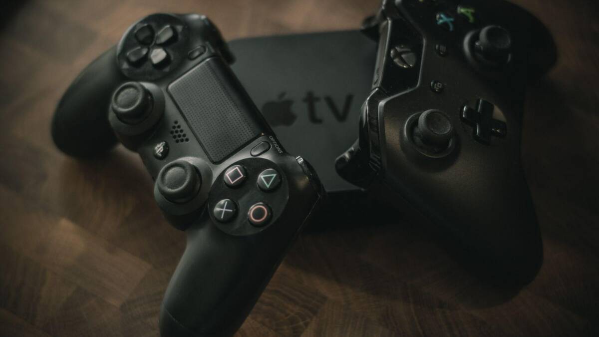 Обзор Apple Arcade. Как играть на iPhone, iPad и Apple TV 31 Два геймпада для PlayStation и консоль Apple TV