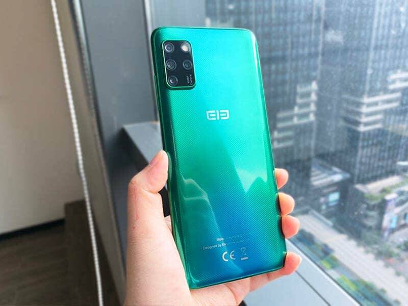 Задняя панель смартфона Realme X2 Pro с четырьмя камерами