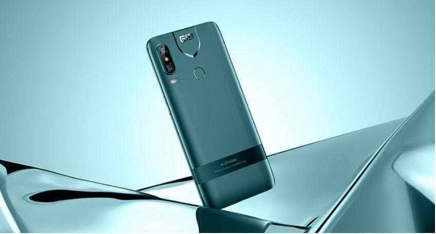 Смартфон Motorola Moto E LE сзади вид с камеры и датчика отпечатков пальцев