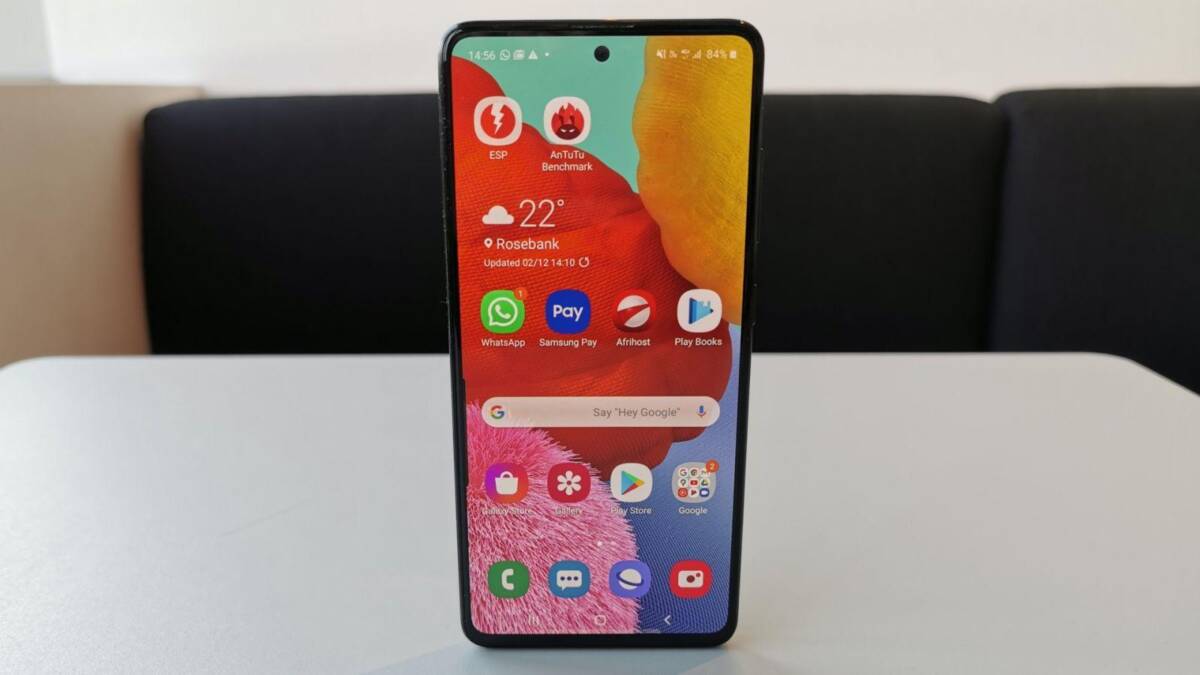 Samsung представил улчшенную версию Galaxy A51 3 Смартфон Samsung Galaxy A51 с ярким экраном интерфейсом