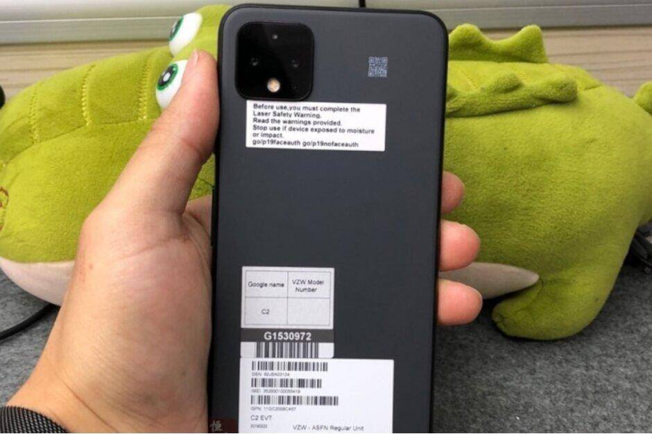 Задняя панель Google Pixel 4 XL с наклейками и цоколем камеры